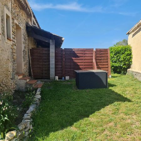 Le Gite De La Badassiere Forcalquier Exterior photo